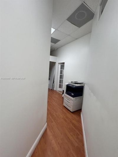 19300 W Dixie Hwy , Unit 10, Miami, FL 33180 Photo