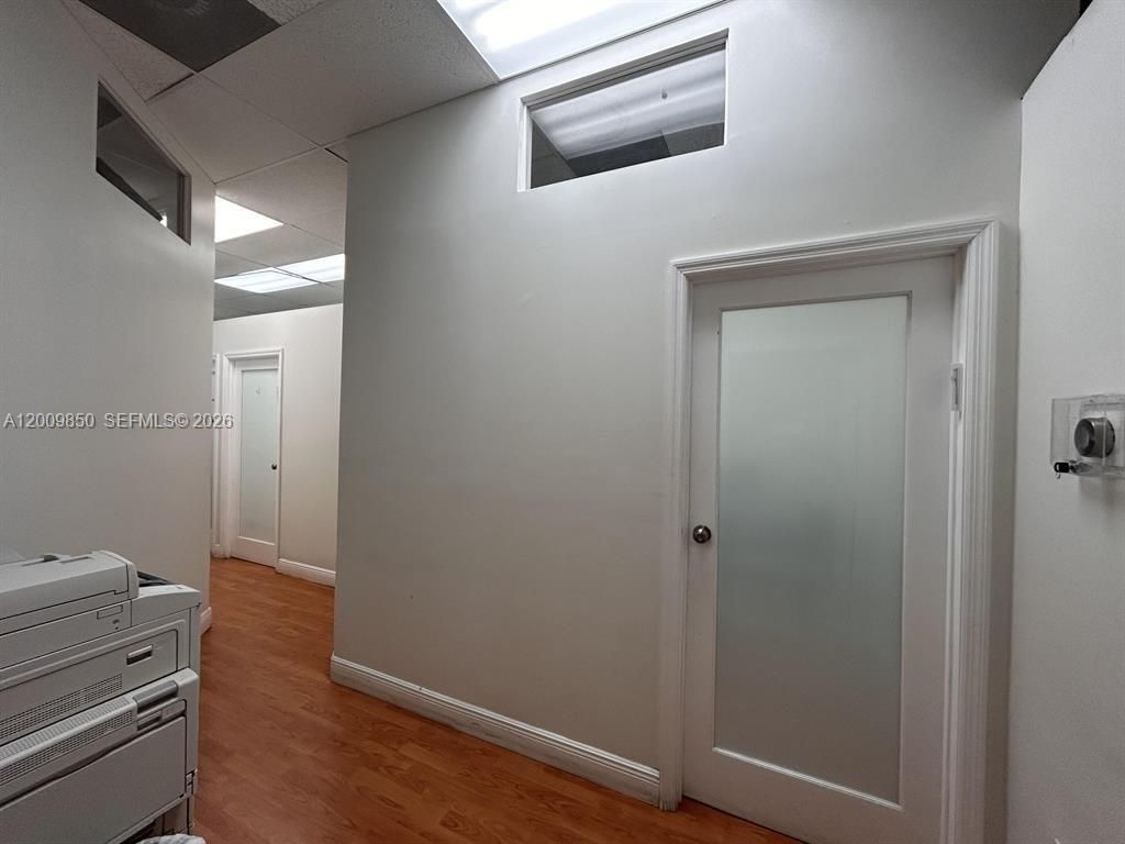 19300 W Dixie Hwy , Unit 10, Miami, FL 33180 Photo