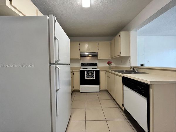 250 W Palm Cir W , Unit 204, Pembroke Pines, FL 33025
