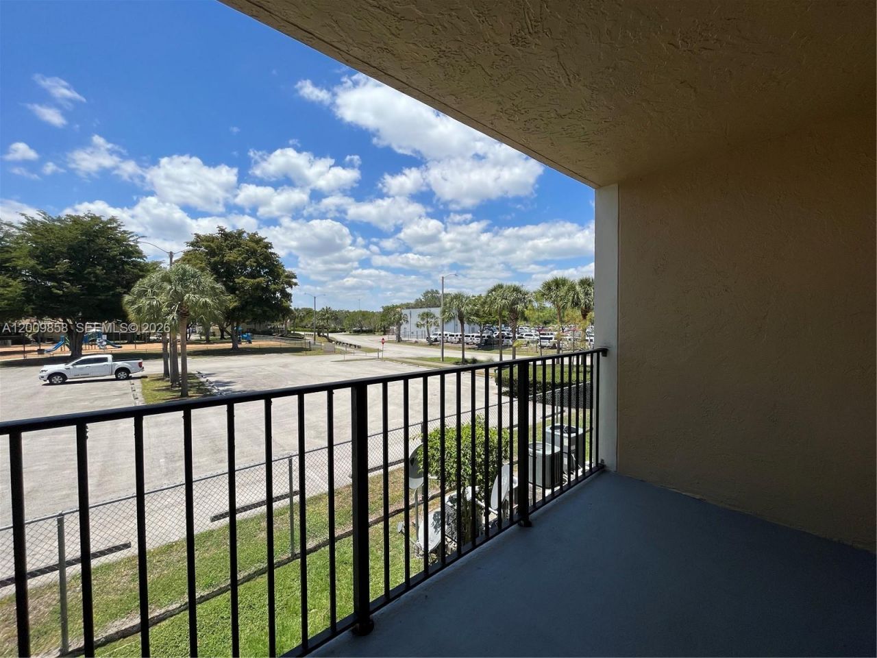 250 W Palm Cir W, Unit 204, Pembroke Pines, FL 33025 Photo