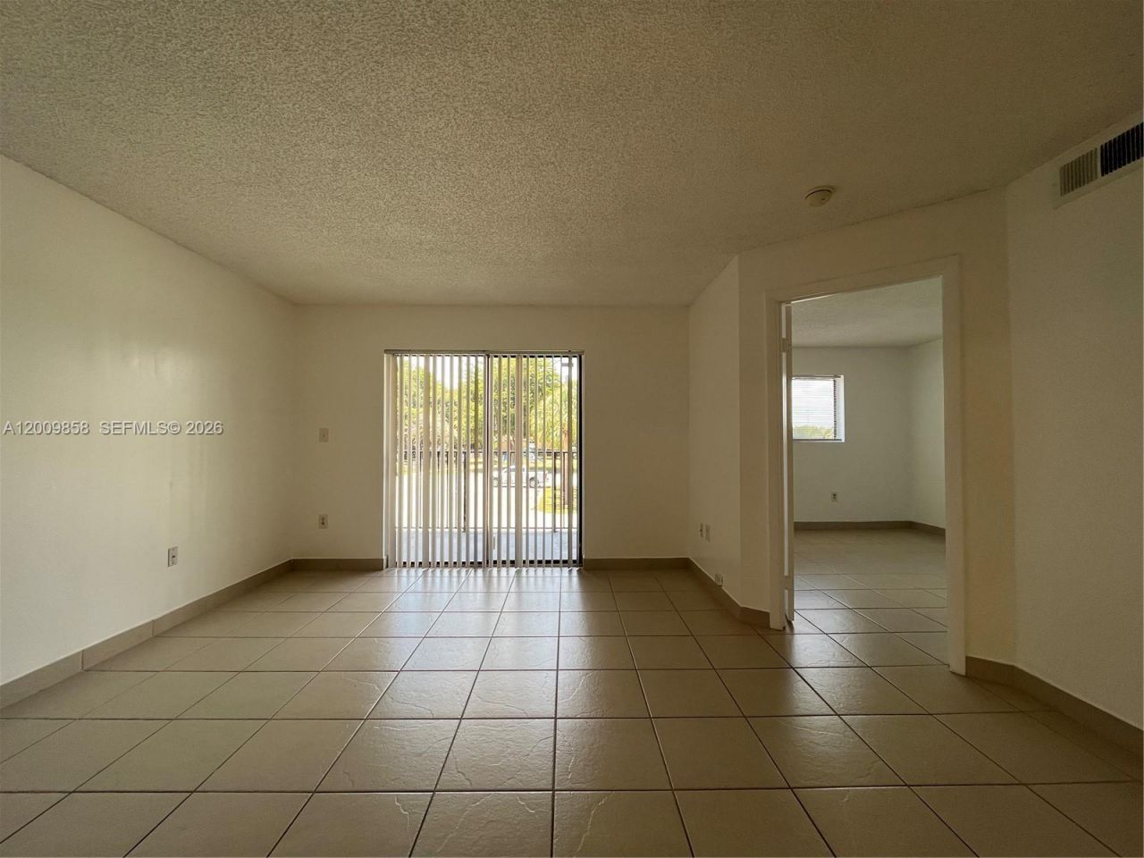 250 W Palm Cir W, Unit 204, Pembroke Pines, FL 33025 Photo
