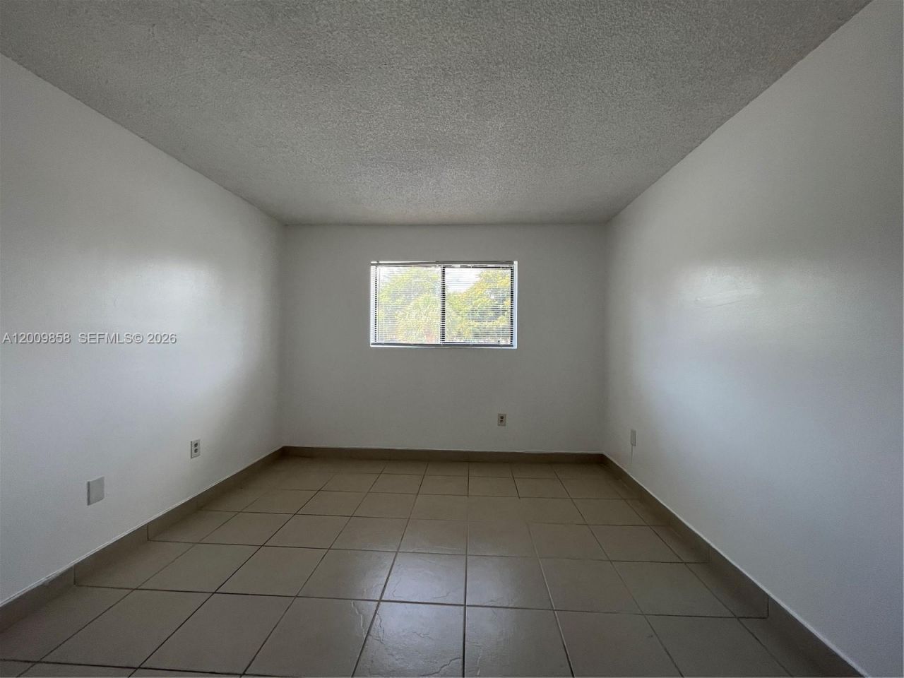 250 W Palm Cir W, Unit 204, Pembroke Pines, FL 33025 Photo