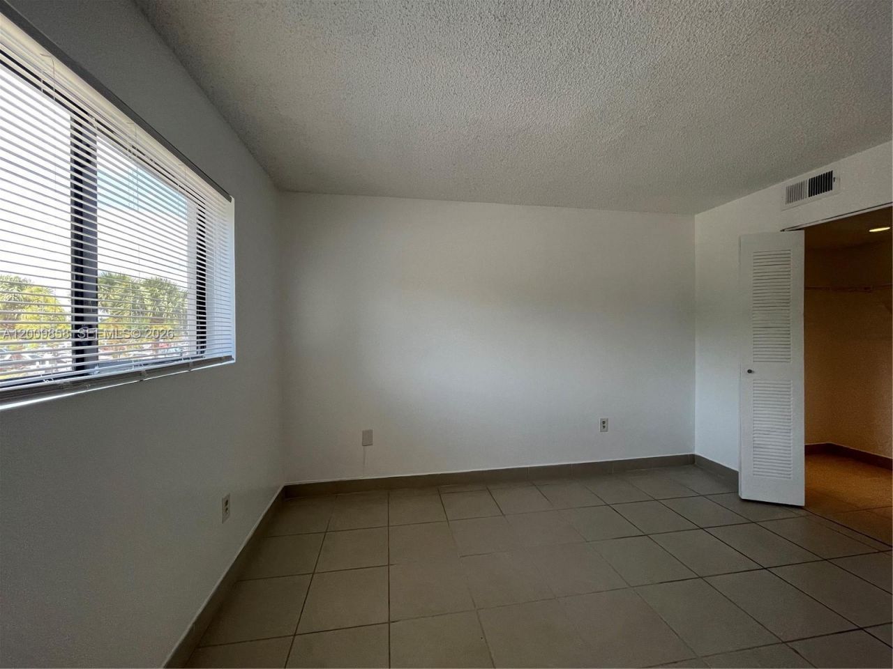 250 W Palm Cir W, Unit 204, Pembroke Pines, FL 33025 Photo