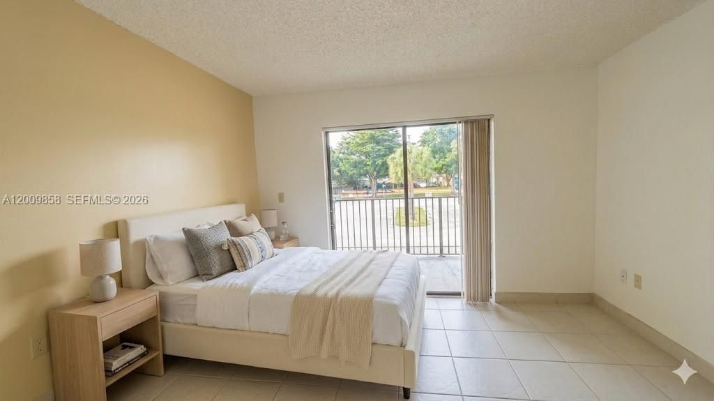 250 W Palm Cir W, Unit 204, Pembroke Pines, FL 33025 Photo