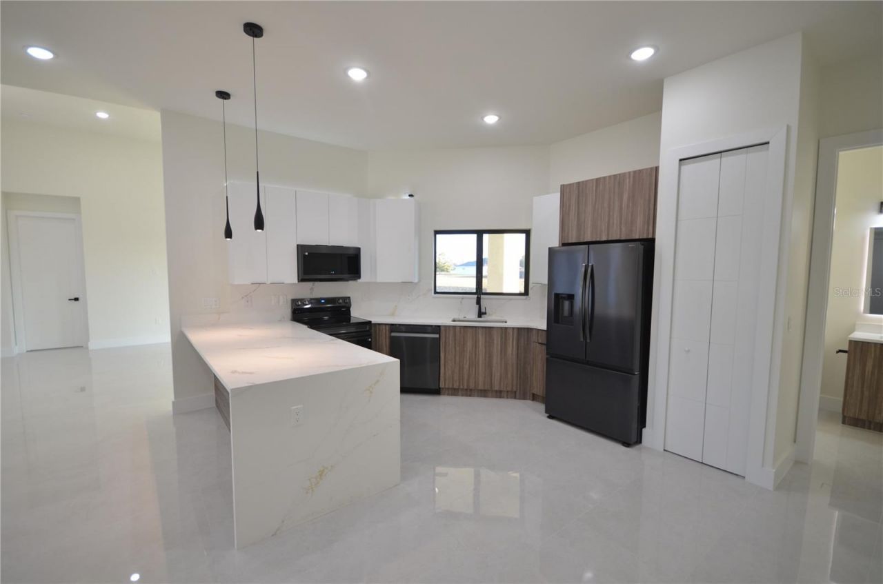 2416 Diplomat Parkway W, Cape Coral, FL 33993 Photo