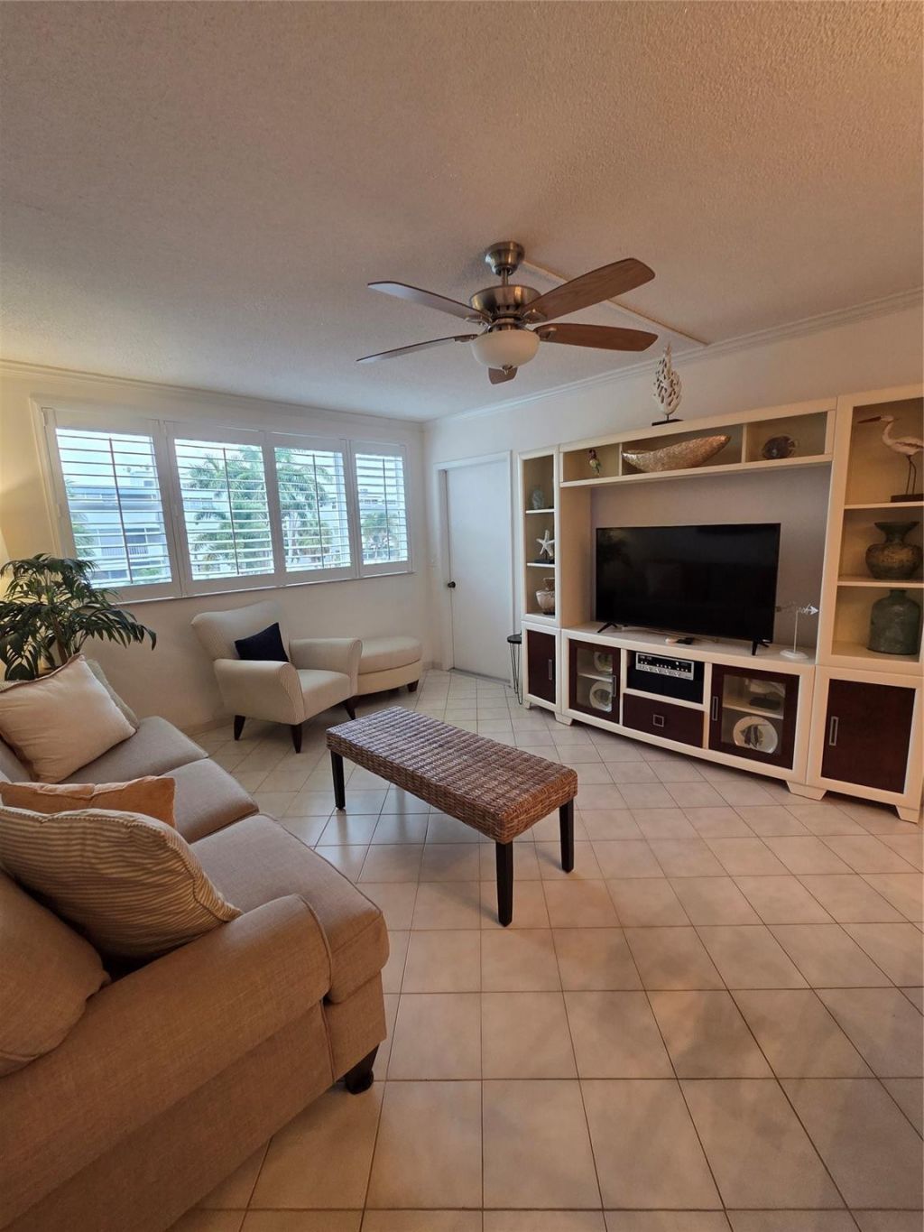 1333 E Hallandale Beach Boulevard, Unit 305, Hallandale Beach, FL 33009 Photo