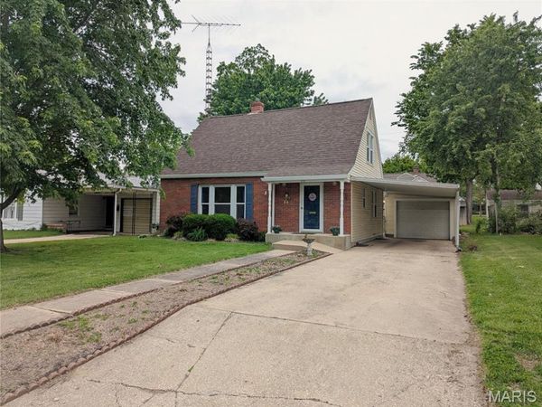 615 E Oak Street , Greenville, IL 62246