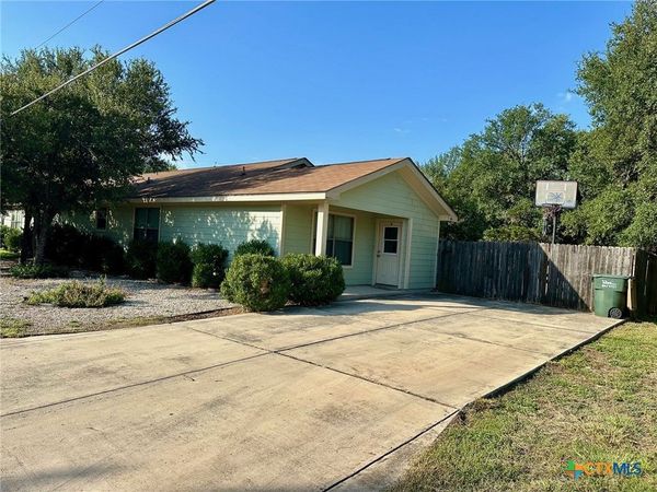 1400 Clyde Street , Unit B, San Marcos, TX 78666