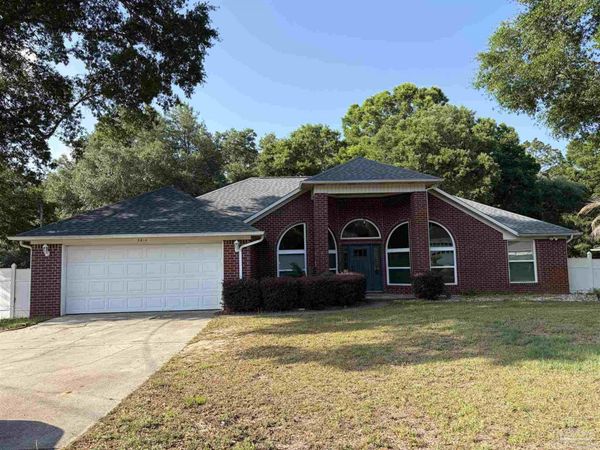 5614 Whispering Woods Dr, Pace, FL 32571