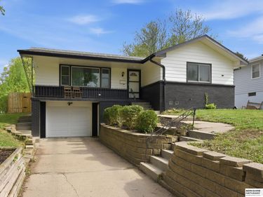 4864 Saratoga Street , Omaha, NE 68104