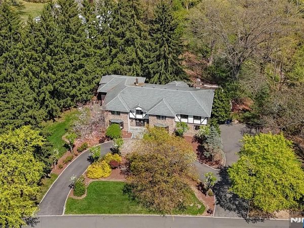 69 Knollwood Road, Upper Saddle River, NJ 07458