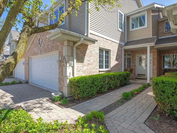 1751 Park Ridge Point, Park Ridge, IL 60068
