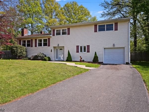 12 Emerald Ct, Clark, NJ 07066