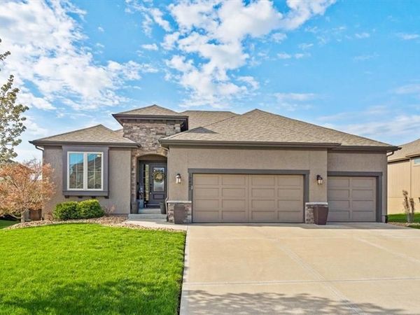 19421 W 200th Terrace, Spring Hill, KS 66083