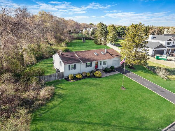 9 Hickory Lane, East Moriches, NY 11940