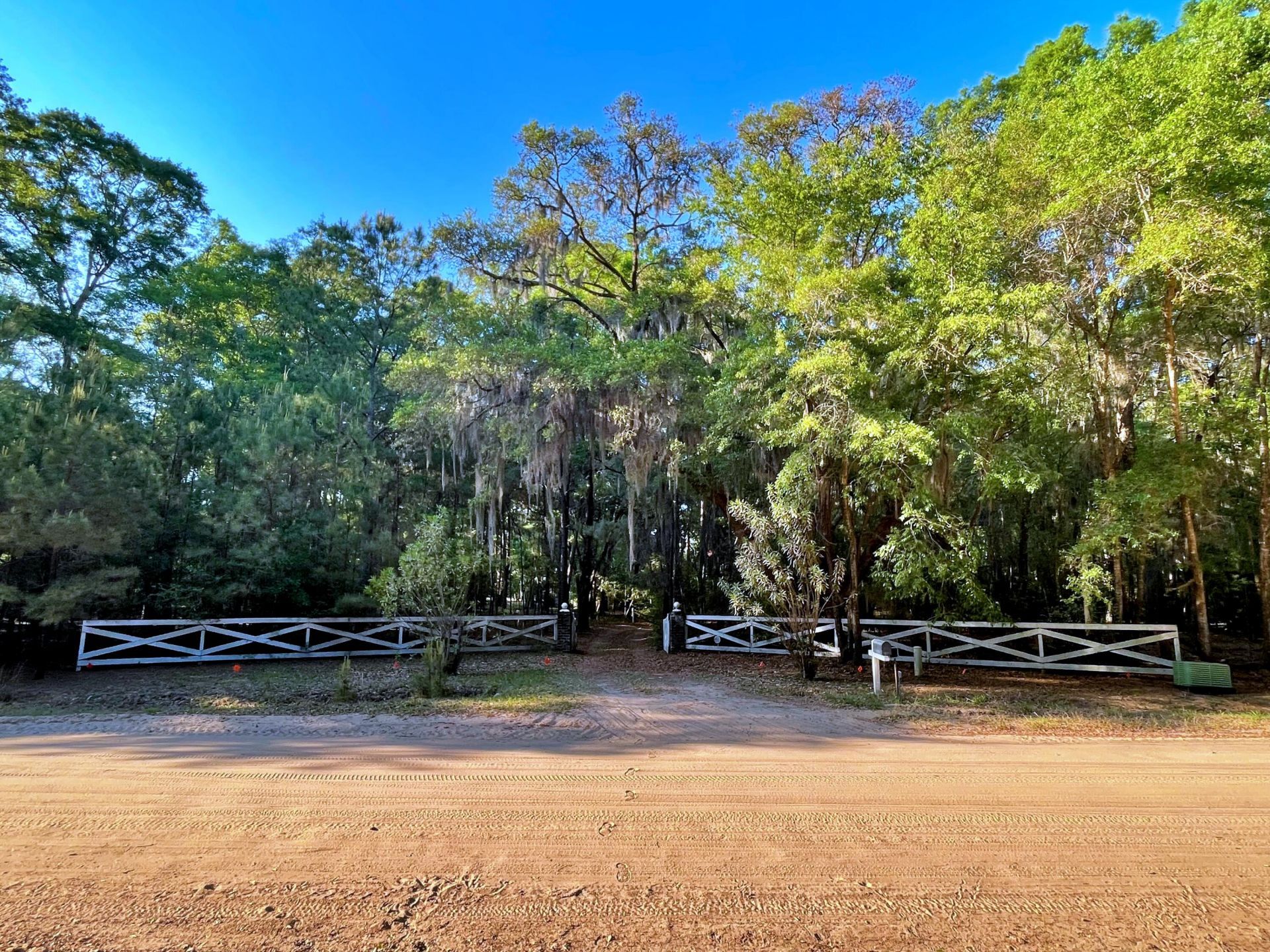 1828 Leadenwah Drive Photo 3