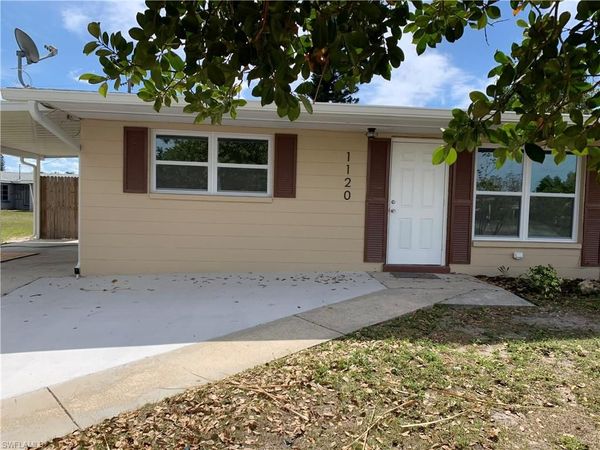 1120 Vineyard ST , LEHIGH ACRES, FL 33936