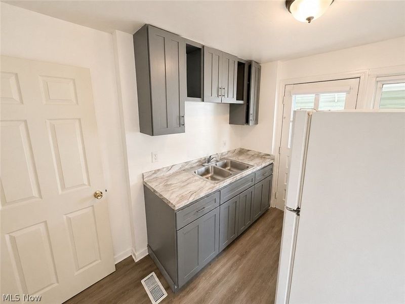 25161 Euclid Avenue , Euclid, OH 44117 Photo 4