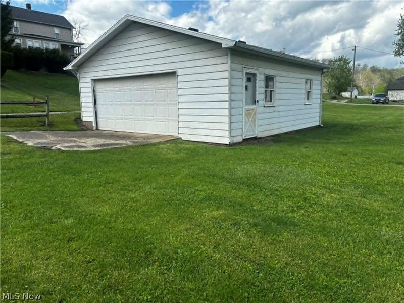 155 Hanna, Adena, OH 43901 Photo 2