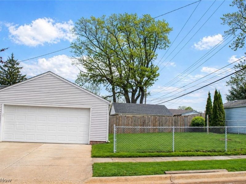 3435 Center Drive , Parma, OH 44134 Photo 5