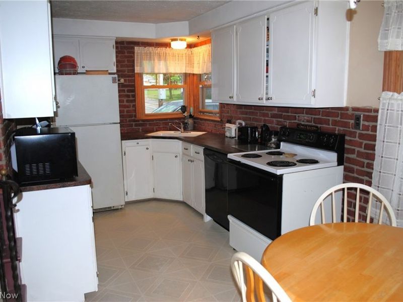 3435 Center Drive , Parma, OH 44134 Photo 9