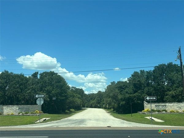 71 Post Oak Row, Inez, TX 77968