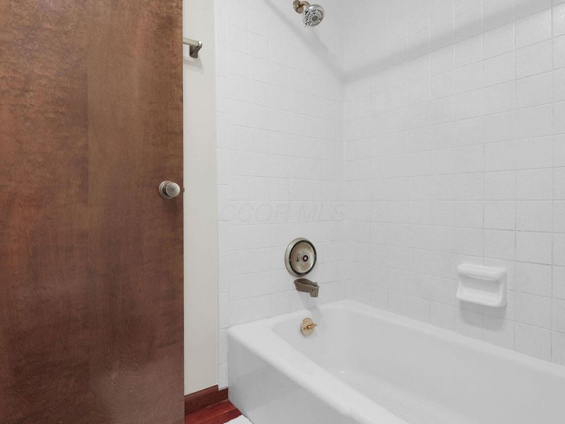 2044 Willowick, Unit # B, Columbus, OH 43229 Photo 21