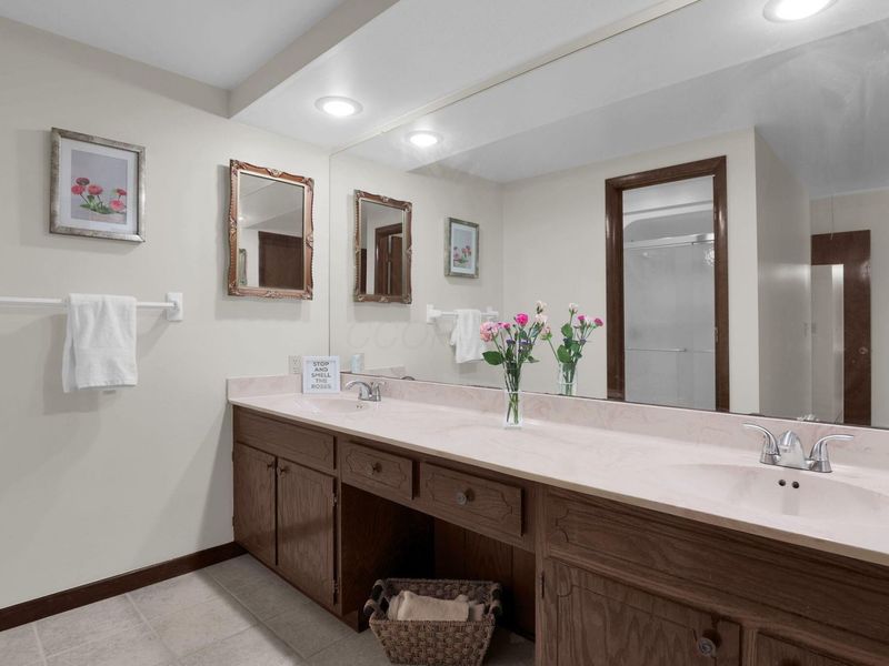 2044 Willowick, Unit # B, Columbus, OH 43229 Photo 23