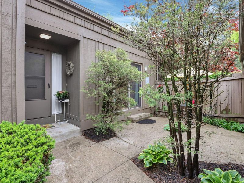 2044 Willowick, Unit # B, Columbus, OH 43229 Photo 3