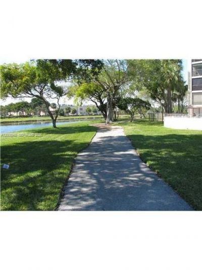 2320 S Cypress Bend Dr , Unit 204, Pompano Beach, FL 33069 Photo