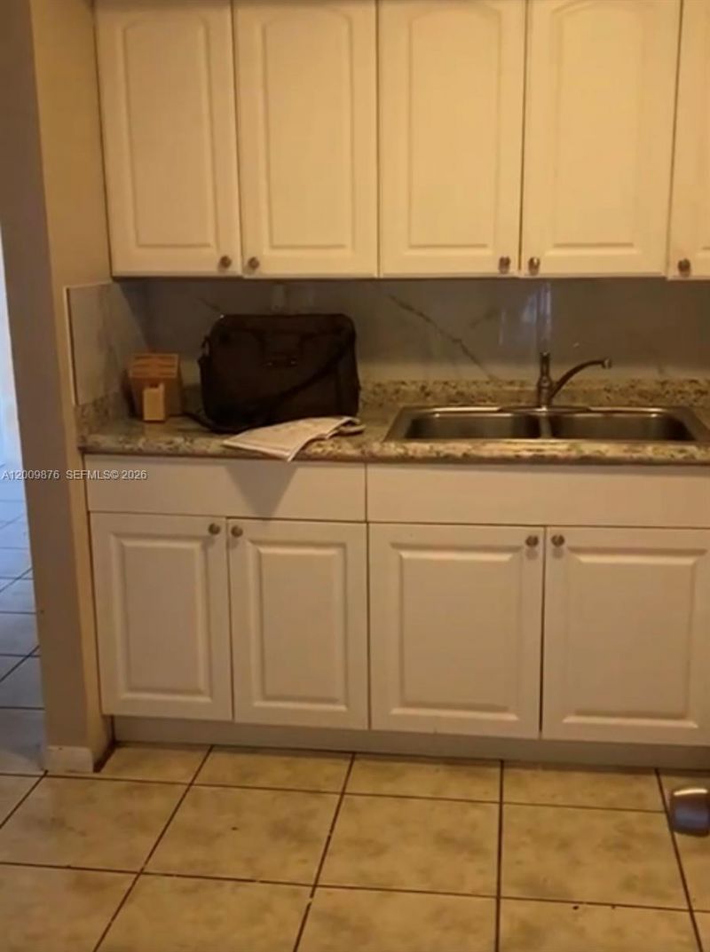 3710 NW 21st St , Unit 305, Lauderdale Lakes, FL 33311 Photo