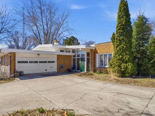 616 Seneca Drive , Aurora, IL 60506