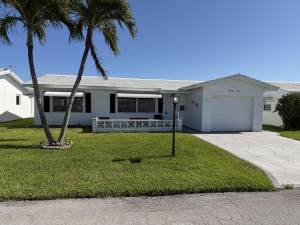 1904 SW 13th Way, Boynton Beach, FL 33426