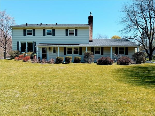 35 Laureldale Dr , Pittsford, NY 14534