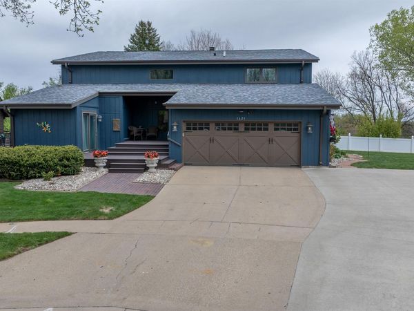 1621 Hiawatha Trail, Sioux City, IA 51104