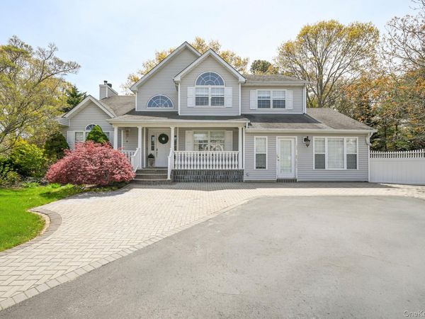 6 Ivy Court , Centereach, NY 11720