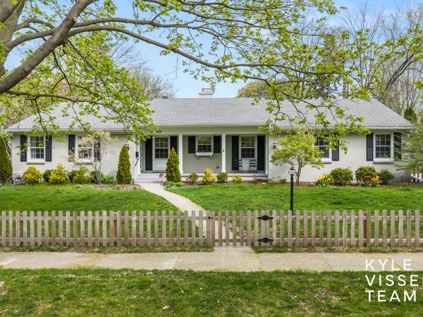 2405 Oakwood Drive SE, Grand Rapids, MI 49506