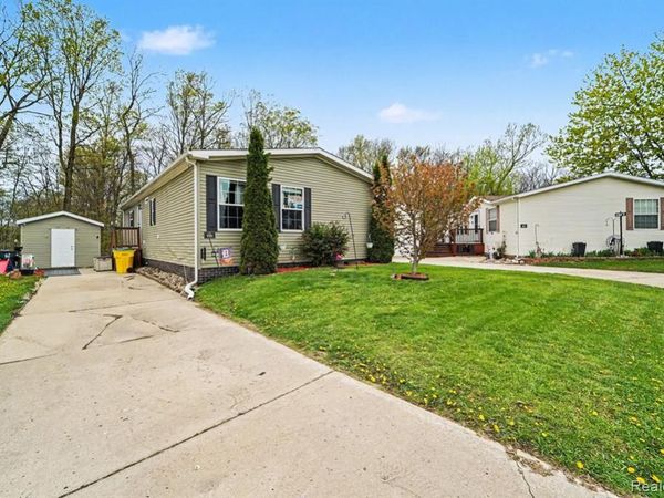 1031 Falstaff Circle, Salem Twp, MI 48167