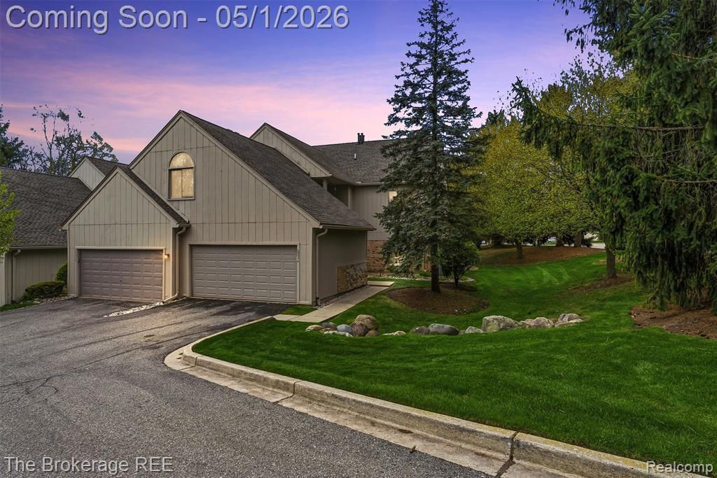 29374 Laurel Drive, Farmington Hills, MI 48331 Main Photo