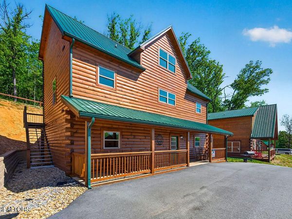 826 String Run Way, Pigeon Forge, TN 37863