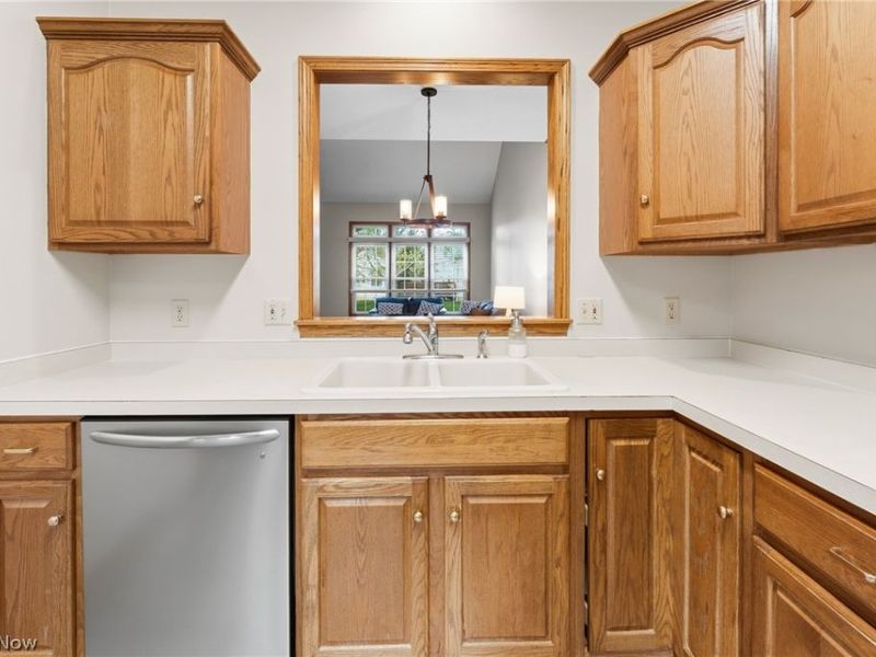 2423 Charing Cross Road NW, Canton, OH 44708 Photo 9