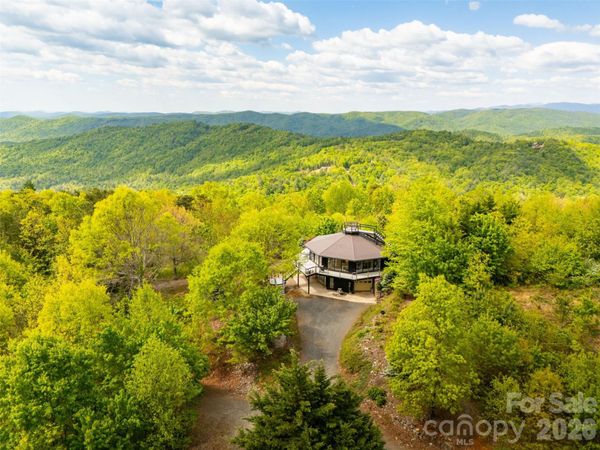 146 Cherokee Lane , Purlear, NC 28665