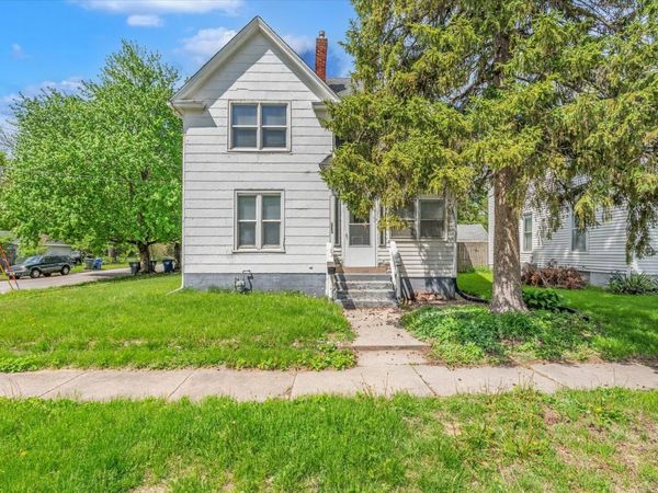 706 N Howell Street , Davenport, IA 52802