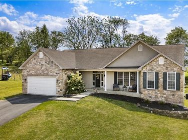 54 WALNUT DR W, BERNVILLE, PA 19506