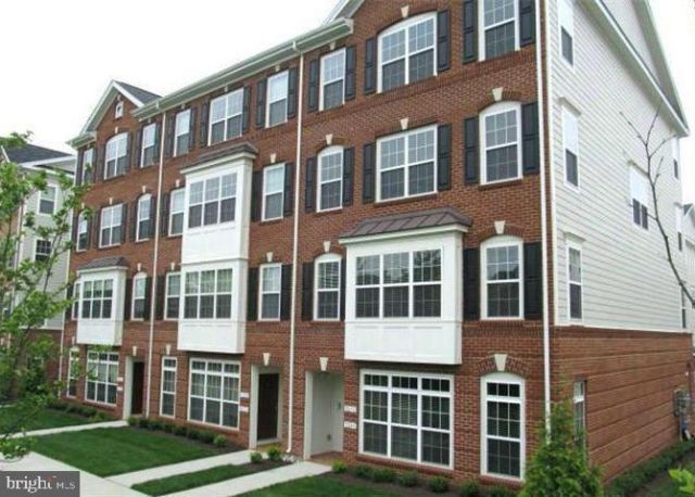 19252 Koslowski Square, Leesburg, VA 20176 Main Photo