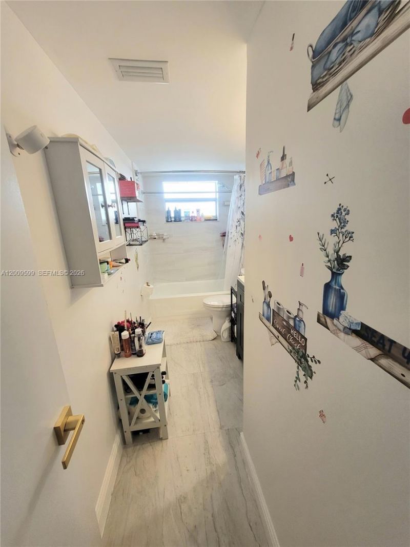 1780 NE 191st St, Unit 611-2, Miami, FL 33179 Photo