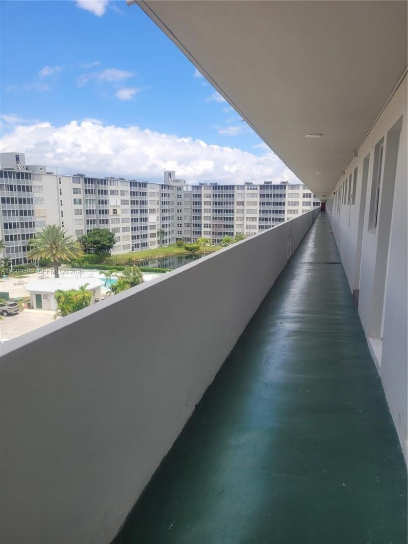 1780 NE 191st St, Unit 611-2, Miami, FL 33179 Photo