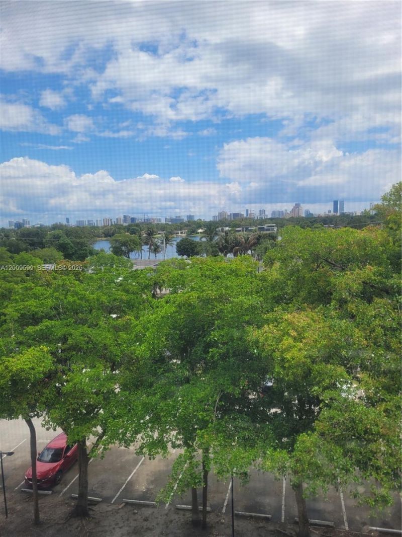 1780 NE 191st St, Unit 611-2, Miami, FL 33179 Photo