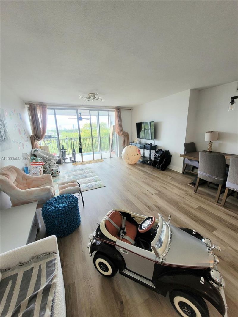 1780 NE 191st St, Unit 611-2, Miami, FL 33179 Photo