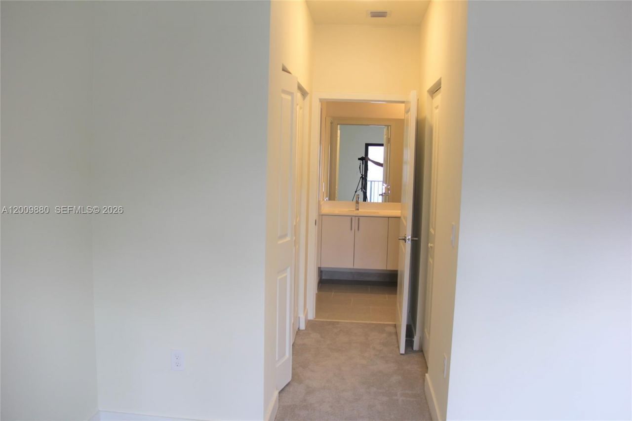 4272 NW 82nd Ave, Unit 4272, Doral, FL 33166 Photo